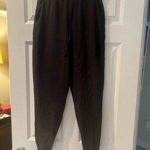 Lululemon athletica Women's Black Joggers size 6